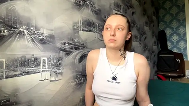 QueenHex online show from June 3, 2026, 7:42 am