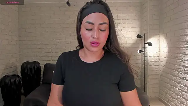 VictoriaBennetX online show from July 14, 2026, 7:53 pm