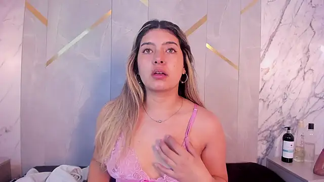 ChloeBelle  online show from June 16, 2026, 12:38 pm