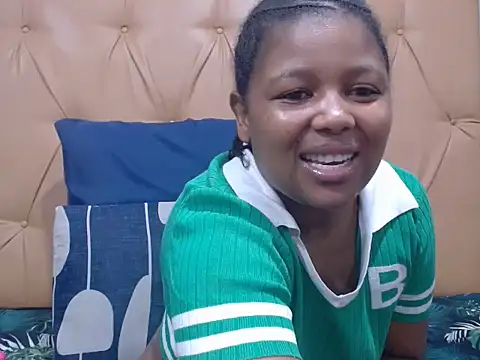 Snapshot of Mellowkittyyellow chatting on June 26, 2026, 6:25 pm Mellowkittyyellow online show from June 26, 2026, 6:25 pm