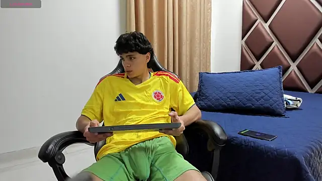 Ithan Hott online show from June 24, 2026, 3:49 am