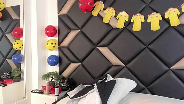 AdrianaHarlow online show from June 17, 2026, 7:02 pm