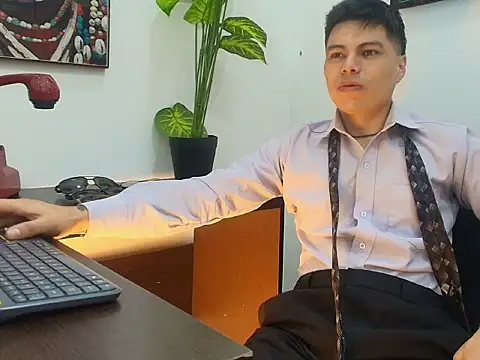 AquilesTaylor online show from July 14, 2026, 12:44 pm