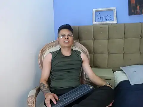 AquilesTaylor online show from June 15, 2026, 1:22 pm