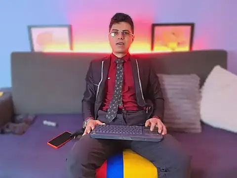 AquilesTaylor online show from June 4, 2026, 12:21 pm