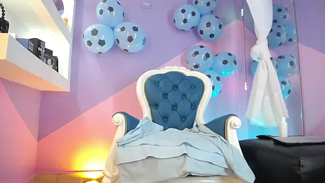 Holly Watson  online show from June 13, 2026, 3:48 am