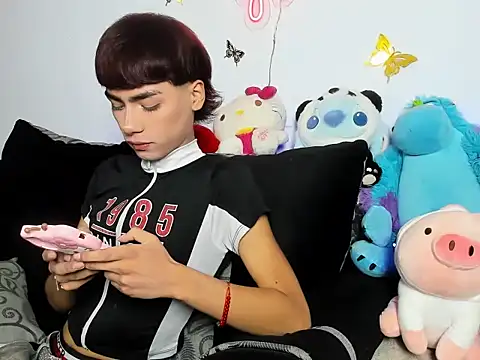 Snapshot of Playboy_andeer chatting on June 15, 2026, 9:36 pm Playboy andeer online show from June 15, 2026, 9:36 pm