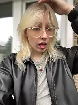 xp blondie online show from June 27, 2026, 10:10 am