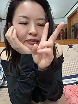 xxiaxia-2026 online show from June 26, 2026, 1:17 pm