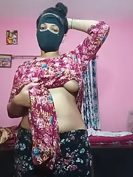 juulliiee online show from June 4, 2026, 2:33 pm