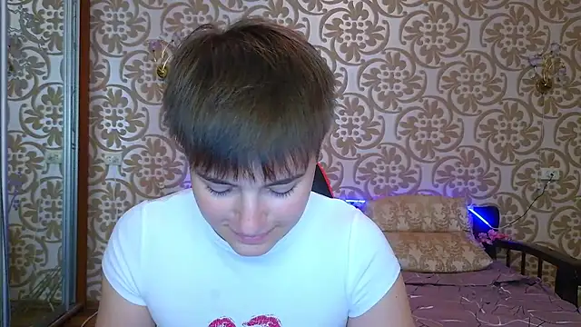 EmyHills online show from August 1, 2026, 8:18 pm