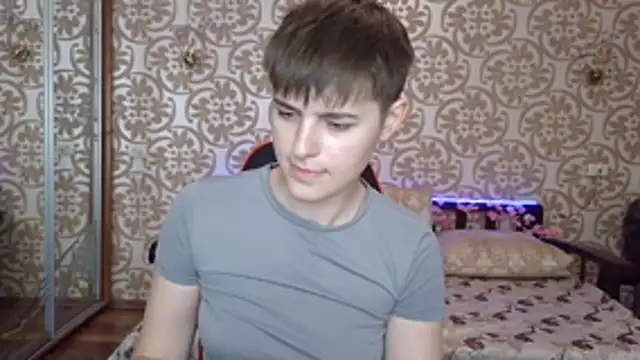 EmyHills online show from July 28, 2026, 6:53 pm
