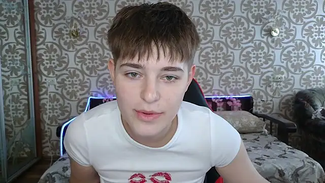 EmyHills online show from July 21, 2026, 3:02 pm
