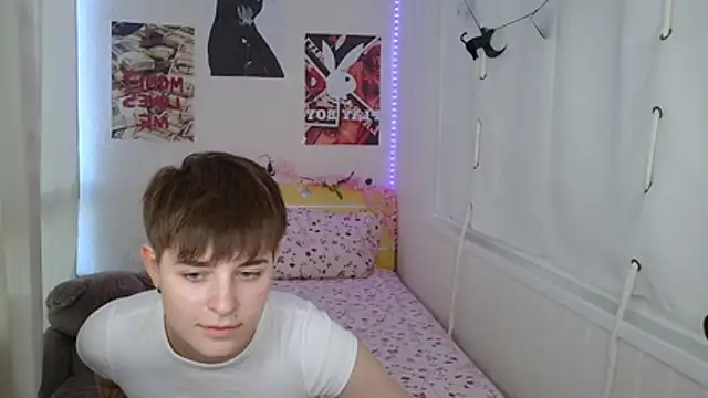 EmyHills online show from July 2, 2026, 1:39 pm