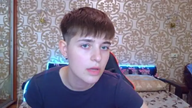 EmyHills online show from July 16, 2026, 8:17 pm