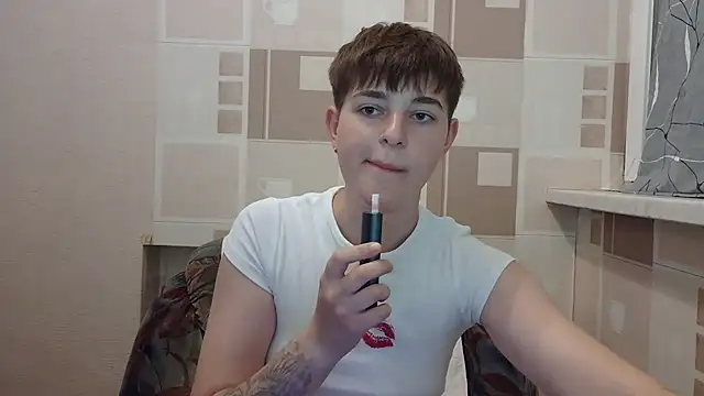 EmyHills online show from July 30, 2026, 8:08 pm