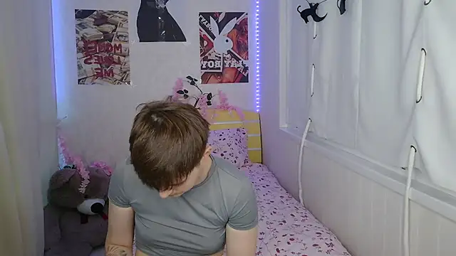 EmyHills online show from June 20, 2026, 5:29 pm