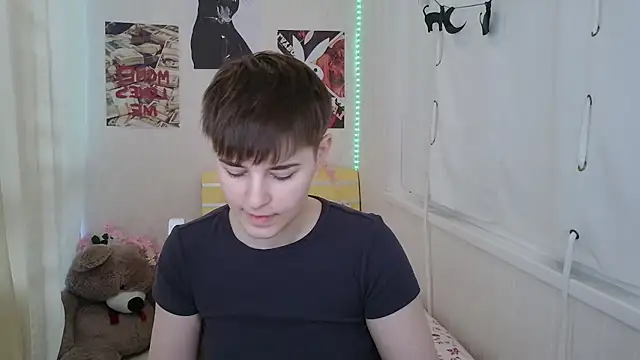 EmyHills online show from June 22, 2026, 12:46 pm