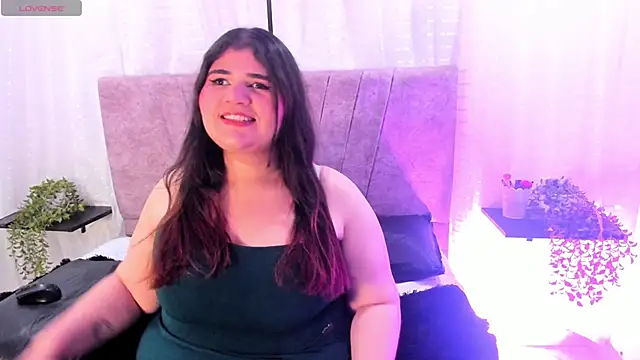 Emilie Jones online show from June 9, 2026, 7:48 pm