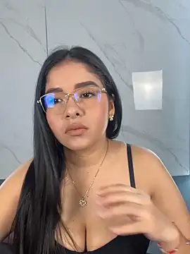 ValentinaLuciana online show from June 13, 2026, 12:58 pm