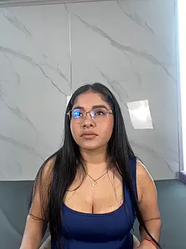 ValentinaLuciana online show from June 11, 2026, 1:19 pm