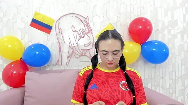 Snapshot of Lunna_Ferrer chatting on June 27, 2026, 12:44 pm Lunna Ferrer online show from June 27, 2026, 12:44 pm