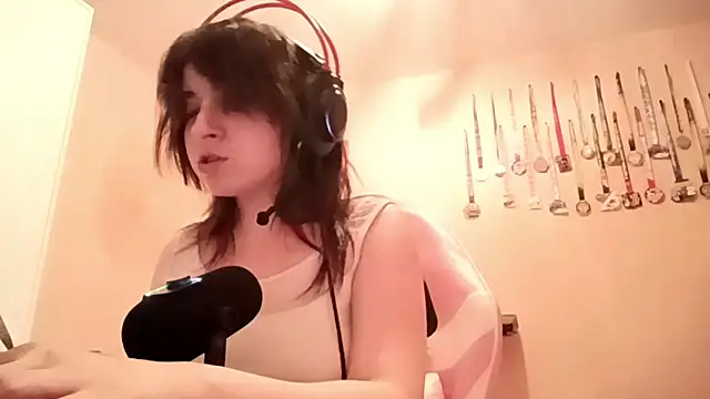 bunnyhoneylovehands online show from June 9, 2026, 9:49 pm
