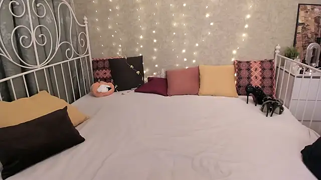 sophialinn online show from October 25, 2025, 5:39 am