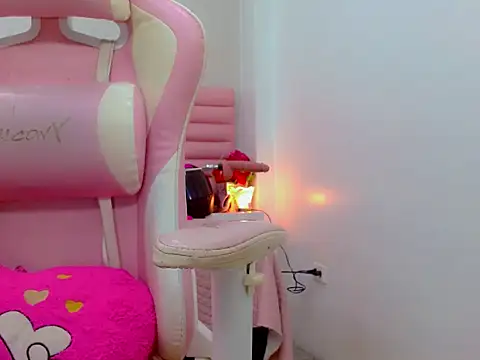 Snapshot of katiuska_lovely chatting on June 15, 2026, 4:56 am katiuska lovely online show from June 15, 2026, 4:56 am