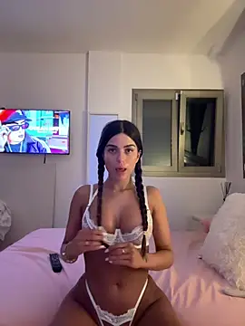 miaabelluccii online show from June 29, 2026, 9:47 pm