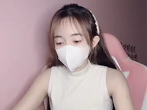 Alee8668 online show from July 15, 2026, 5:42 pm