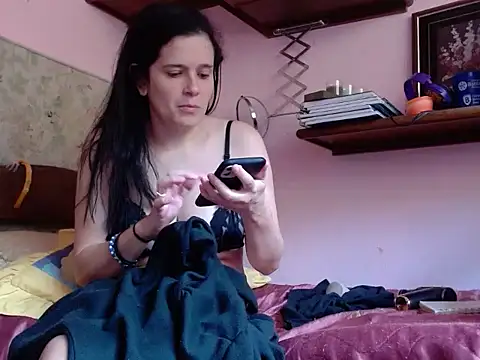 NinaMendes online show from June 9, 2026, 12:28 pm