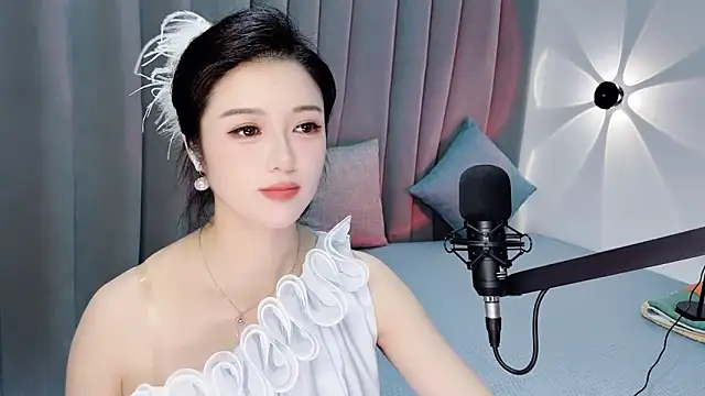 Snapshot of Momo-Wow chatting on June 17, 2026, 6:13 am Momo-Wow online show from June 17, 2026, 6:13 am