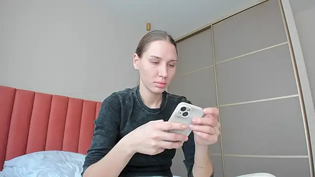 SofiClimbing online show from February 8, 2025, 4:25 am