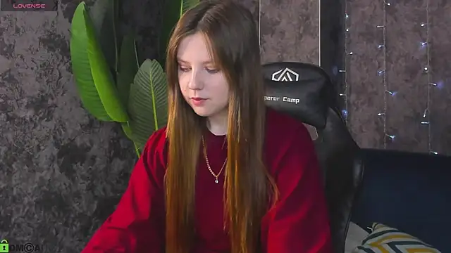 Snapshot of Violeta_Paul chatting on June 5, 2026, 12:59 am Violeta Paul online show from June 5, 2026, 12:59 am