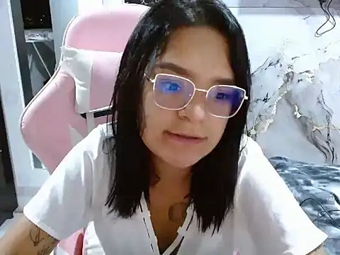 evelovee25 online show from June 2, 2026, 12:10 am
