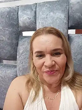 Sara hilton02 online show from June 6, 2026, 2:44 pm