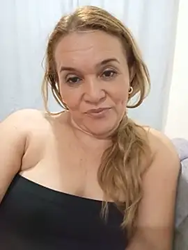 Sara hilton02 online show from June 26, 2026, 1:22 am