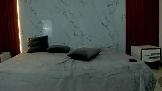 Snapshot of genesis_y_moon chatting on June 2, 2026, 2:39 pm genesis y moon online show from June 2, 2026, 2:39 pm