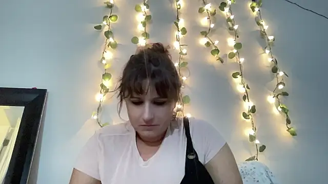 Snapshot of maddiliz chatting on November 21, 2025, 4:44 am maddiliz online show from November 21, 2025, 4:44 am