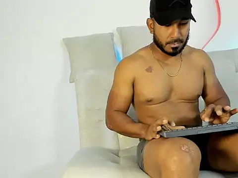Snapshot of LeoCarter_ chatting on June 4, 2026, 1:05 pm LeoCarter online show from June 4, 2026, 1:05 pm