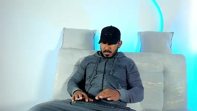 Snapshot of LeoCarter_ chatting on July 7, 2026, 10:08 am LeoCarter online show from July 7, 2026, 10:08 am