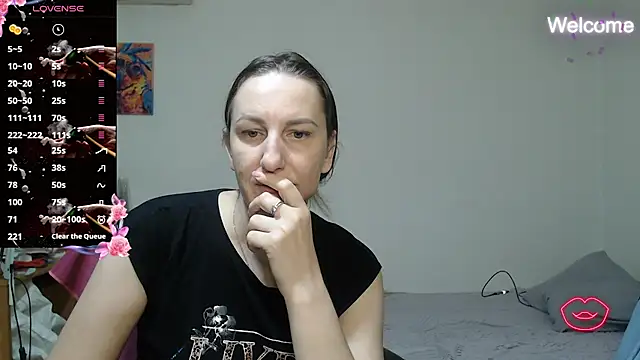 Yevgeshka-Milashka online show from December 15, 2025, 4:51 am