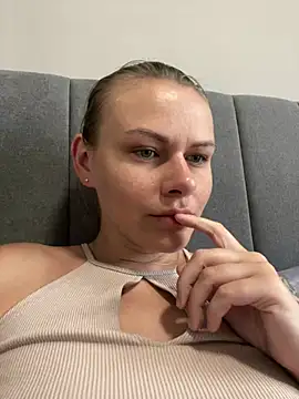 MonoGirl online show from June 24, 2026, 10:58 am