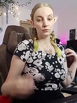 Snapshot of Elfie_Agatha chatting on June 16, 2026, 8:14 am Elfie Agatha online show from June 16, 2026, 8:14 am