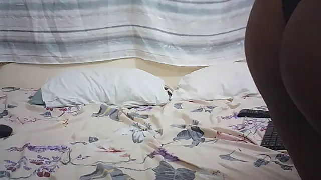 nicolesbiggy online show from June 4, 2026, 12:54 pm