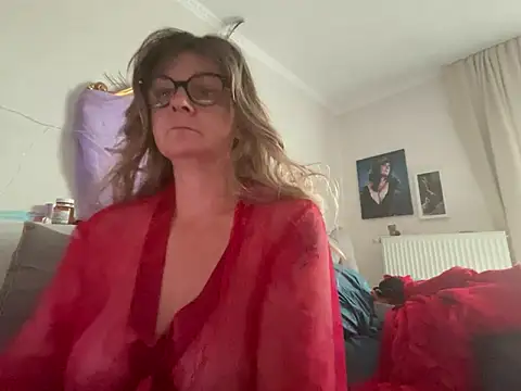 Snapshot of DirtyMarie80 chatting on June 11, 2026, 4:53 am DirtyMarie80 online show from June 11, 2026, 4:53 am