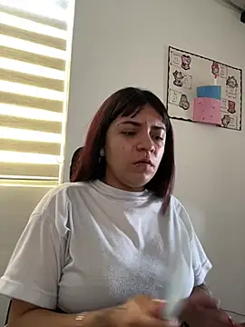 Snapshot of AngieRousse chatting on June 30, 2026, 1:33 pm AngieRousse online show from June 30, 2026, 1:33 pm