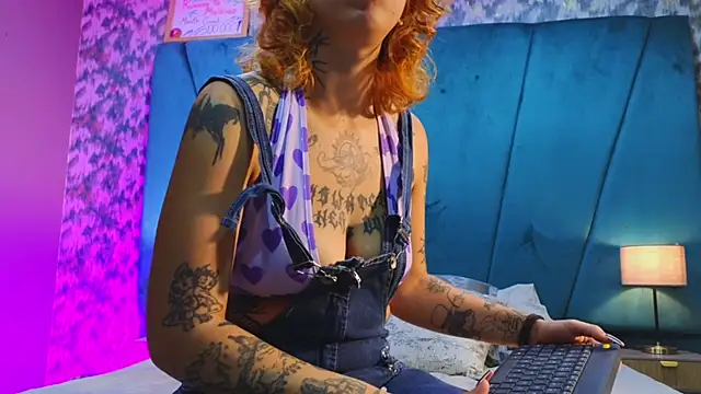 julimonroe  online show from July 17, 2026, 4:10 am