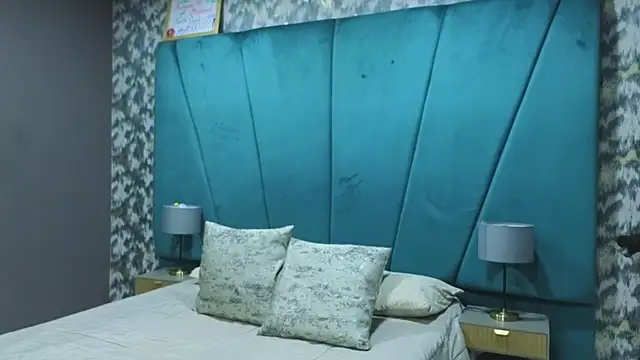julimonroe  online show from July 16, 2026, 3:25 am